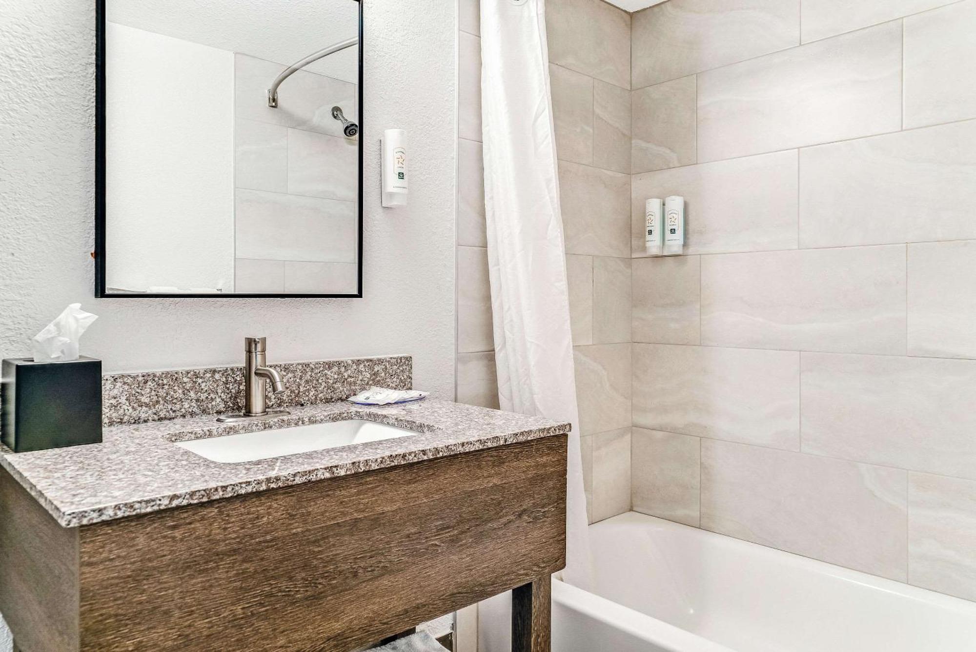 Quality Inn Detroit Downtown Bagian luar foto